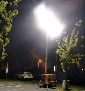 Power portable light tower working at night time